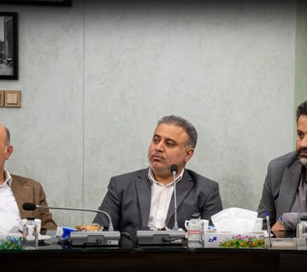 نشست هم اندیشی جایزه ملی تعالی و پیشرفت در بنیاد بهره وری موقوفات آستان قدس رضوی